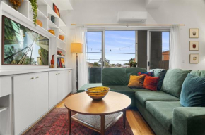 Cosy 2-Bed with Modern Design & Alfresco Dining